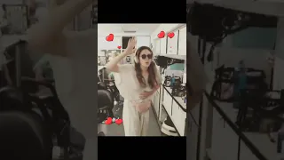 Elizabeth Olsen bailando DANCIN