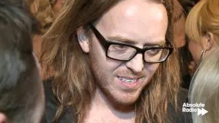 Tim Minchin has lost his voice but still does an interview about Jesus Christ Superstar