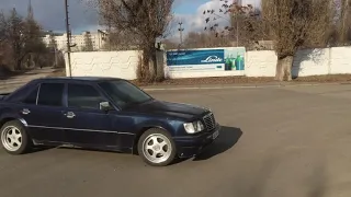 Drift on Mercedes W124 volume of 3.6 l / Burning tires on a Mercedes 124