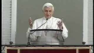 Benedetto XVI dimentica la benedizione e ride, Angelus prima della GMG 2005