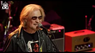 Daryl Hall and John Oates Say it isn't so (live)