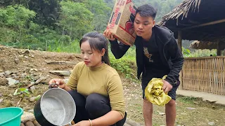 DUNG collects bottles and scrap to sell to buy instant noodles - SAI sell bananas l Lý Thị Sai