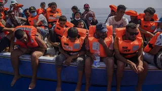 Italy: Lampedusa reels after thousands of migrants arrived in 24 hours