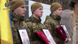 У селі Мощун відбулося відкриття меморіальної дошки в памʼять про жертв російсько-української війни