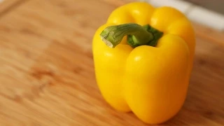 HomeHack: The BEST Way To Cut A Bell Pepper