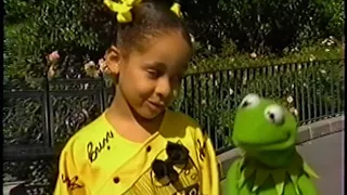 Raven-Symoné and Kermit (The Muppets at Walt Disney World)