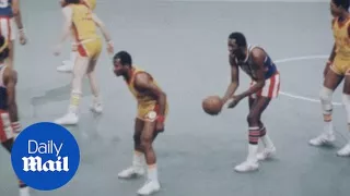 Harlem Globetrotter legend Meadowlark Lemon in action in 1977 - Daily Mail