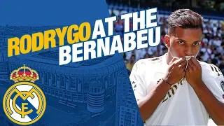 LIVE | Rodrygo takes to the Bernabéu pitch!