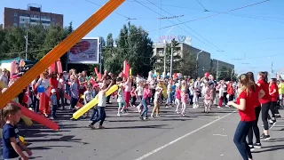 Флешмоб - создание надписи из людей на улице Пушкинской. Ижевск, "Дай пять"