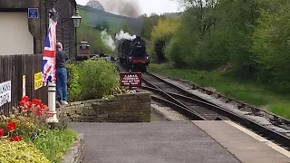 Standard Class steam loco 78022 arriving at Oakworth station 06/05/2023