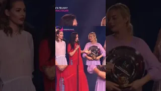 Группа SEREBRO на Премии МУЗ-ТВ 2017 / Ольга Серябкина, Полина Фаворская, Катя Кищук дорожка