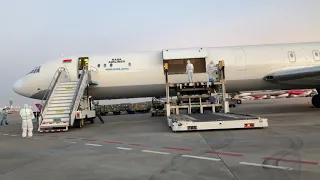 IL62 Opening cargo door