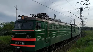 ВЛ10 1238 с поездом Евпатория СПБ