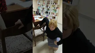 🤣🙈 Такой обзор на кроссовки #фаберлик мы еще не делали. Или что бывает за дизлайк.