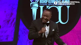 David Daughtry honors Bishop Kenneth C. Ulmer at Tribute Concert OFFICIAL