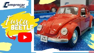 Miniatura do carro Volkswagen Fusca Beetle, da fabricante Maisto, em escala 1/24 - COMPRECARSHOP