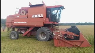 LIDA-1300 combine harvester