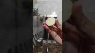 Bathroom mirror cleaning hack😱 #ashortaday #cleaning #viralhacks #shorts