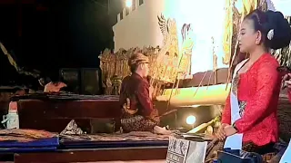 Den Akbar Syahalam Live Grobogan, Niken Salindry menyapa ngasih semangat