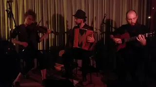 Trio Baladins - Au Petit Théâtre - valse 5 temps [  Silvester Folk Festival ]