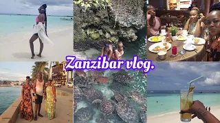 ZANZIBAR VLOG💓:LET'S GO EXPLORE TANZANIA!🇹🇿🍹Swimming with turtles,🏊‍♀️Forodhani,Spice farm, and more