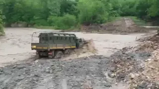 Неудачное форсирование реки на  бронированном Урале