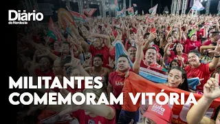 Militantes do PT comemoram vitória de Lula