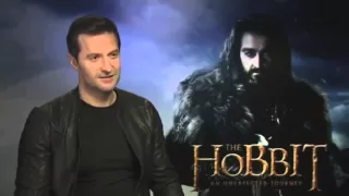 Richard Armitage sings Misty Mountains song