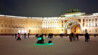 Виктор Цой - "Перемен", на Дворцовой площади в Санкт-Петербурге выступает музыкант Николай Музалёв