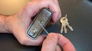 [348] Sterling ASP190 91mm Armored Shutter Padlock Picked