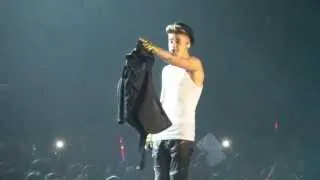 She dont like the lights - believe tour antwerp