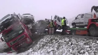 LKW rutschte nach Kollision in Graben