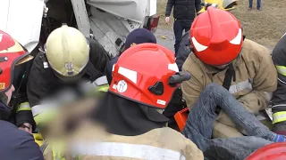 Львівська область: рятувальники ліквідували наслідки ДТП за участю 6-ох автомобілів