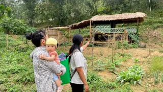 A 17-year-old single mother renovates an abandoned bamboo house, receiving help from strangers