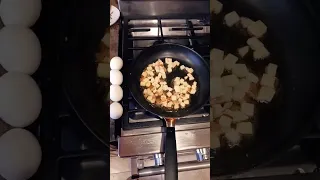 458 Bring eggs up to room temperature tip trick hack Oxo Good Grips nonstick 10" frying pan Skillet