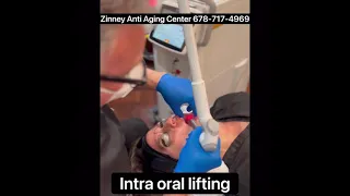Dr. Zinney performing Fotona 4 D lifting