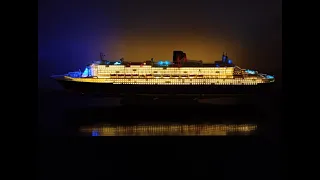 Queen Mary 2 - Plastic Model Kit 1:400