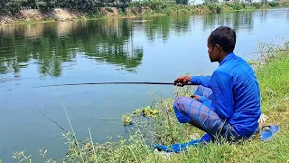 Fisherman fishing with hook and bow // Best fishing with a bow in the river  #fishing #hook_fishing
