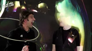 Incredible! Tricks with soap-bubbles! By 10 x Guinness World Record holder