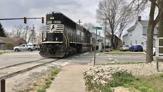 Street Running Train Hurries For Green Light! Rare Ohio Street Running Train In Middle Of 6th Street