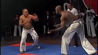 capoeira muzenza fight professor mola