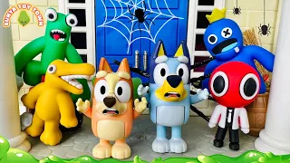 Bluey and Rainbow Friends Halloween House 🌈🎃 | Pretend Play Bluey Toys | Rainbow Friends Toys