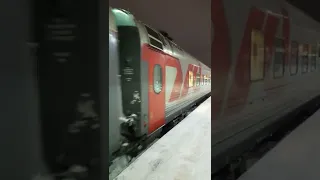 Прибытие поезда 377   Новый Уренгой — Казань на станцию Сургут