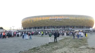 Tłumy fanów zmierzają na koncert Dawida Podsiadło w Gdańsku