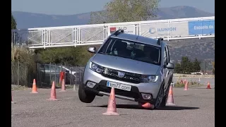 Dacia Sandero Stepway 2017 - Maniobra de esquiva (moose test) y eslalon | km77.com