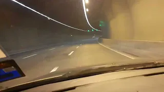 LOUD! Insane Tunnel Screams of a BMW E60 M5 (5L V10) Akrapovic