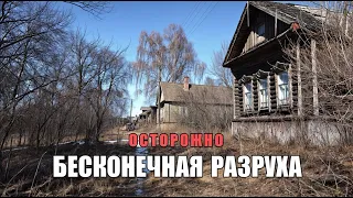 Невероятно ! Людей уже нет прямо у дороги.В этих домах всегда было тепло и уютно,но всё изменилось