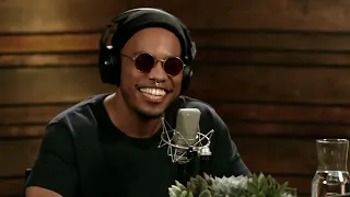 Pharrell Williamsのヴォイパに合わせて“Them Changes - Thundercat”を歌うAnderson .Paak。