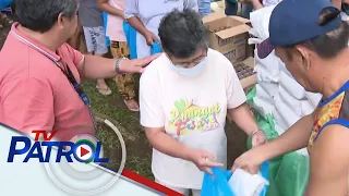 Relief packs hatid sa mga lumikas dahil sa Bulkang Mayon | TV Patrol