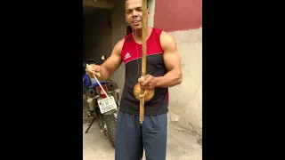 Tocando berimbau depois de quase 20 anos...